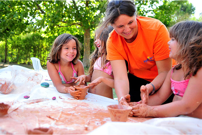 animation poterie au Club enfants