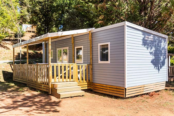 terrasse privative et ombragee du mobil-home Comfort