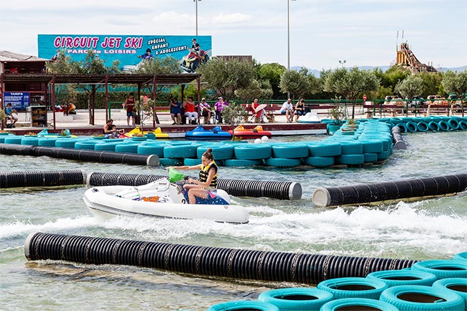 jet-ski proche du camping La Palmeraie