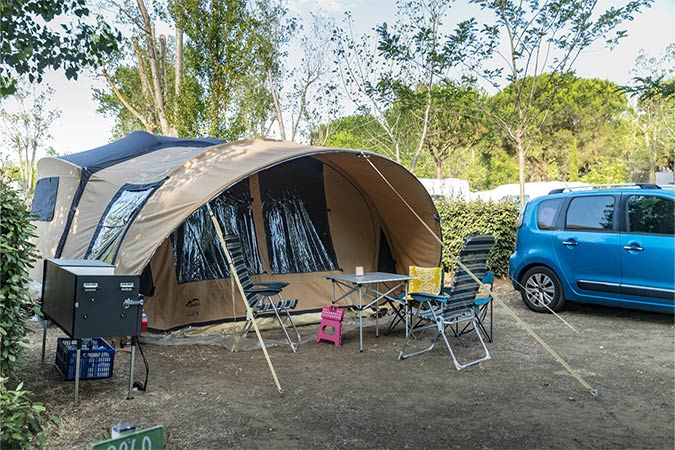 camper avec une tente