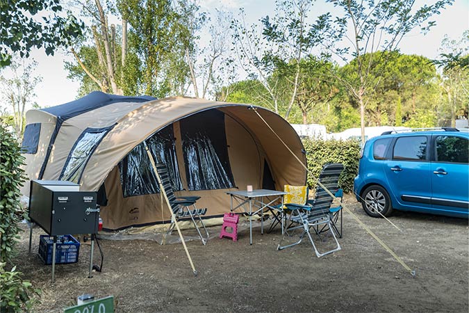 camper avec une tente