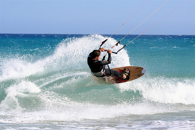 planche a voile sur la Méditerranée