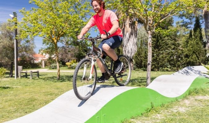 aire de jeux et parcours velo au camping la palmeraie