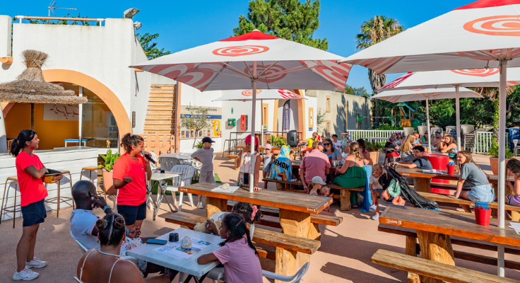 espace de restauration, camping la palmeraie